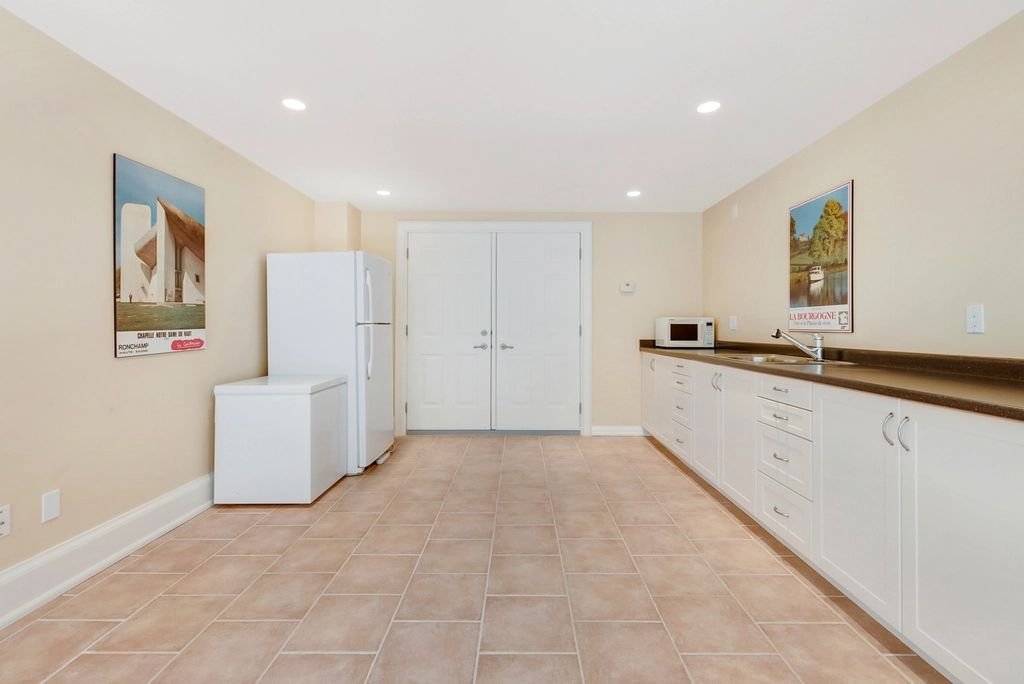For sale: 1182 Sweetwater Lane #1807, Naples, FL 34110 (illustrative photo)